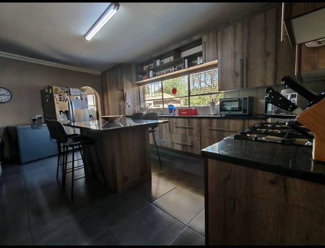 4 BEDROOM HOUSE FOR SALE IN THREE RIVERS EAST